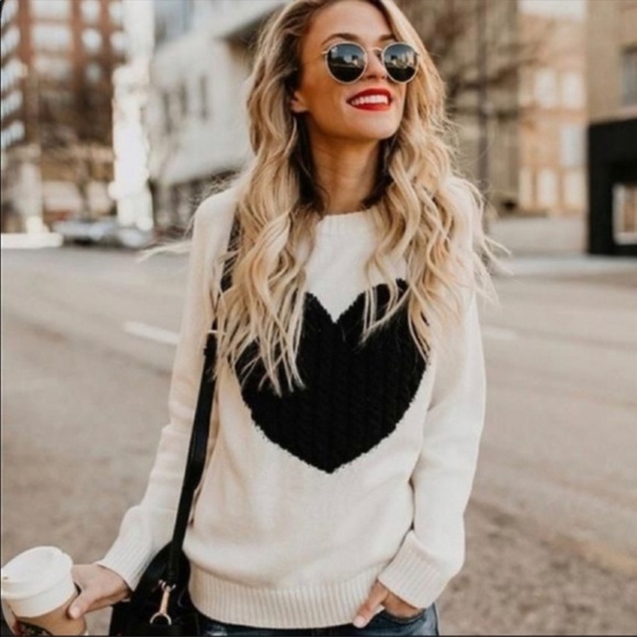 ✨LAST ONE✨LOVE SWEATER ❤️❤️✨Chic Heart Sweater - Picture 4 of 5